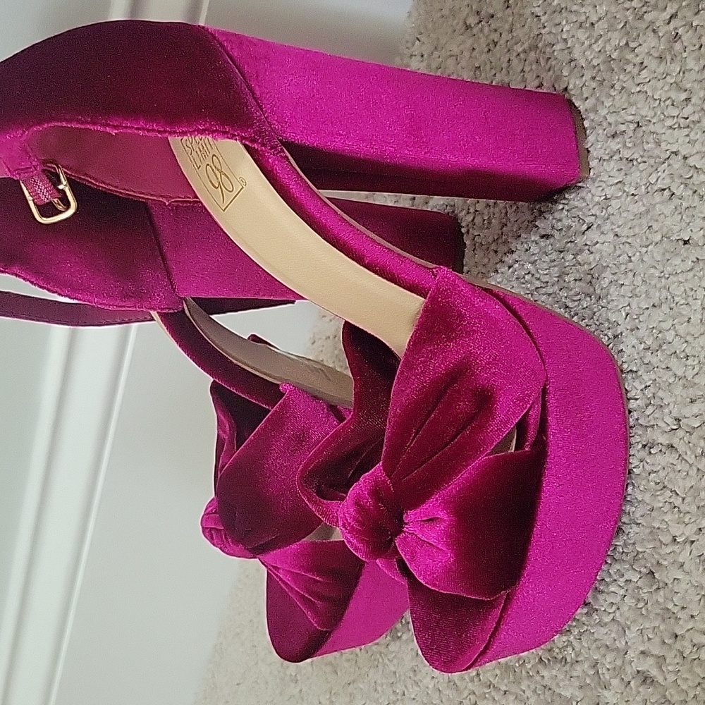 Size 8 Pink berry velvet platforms
